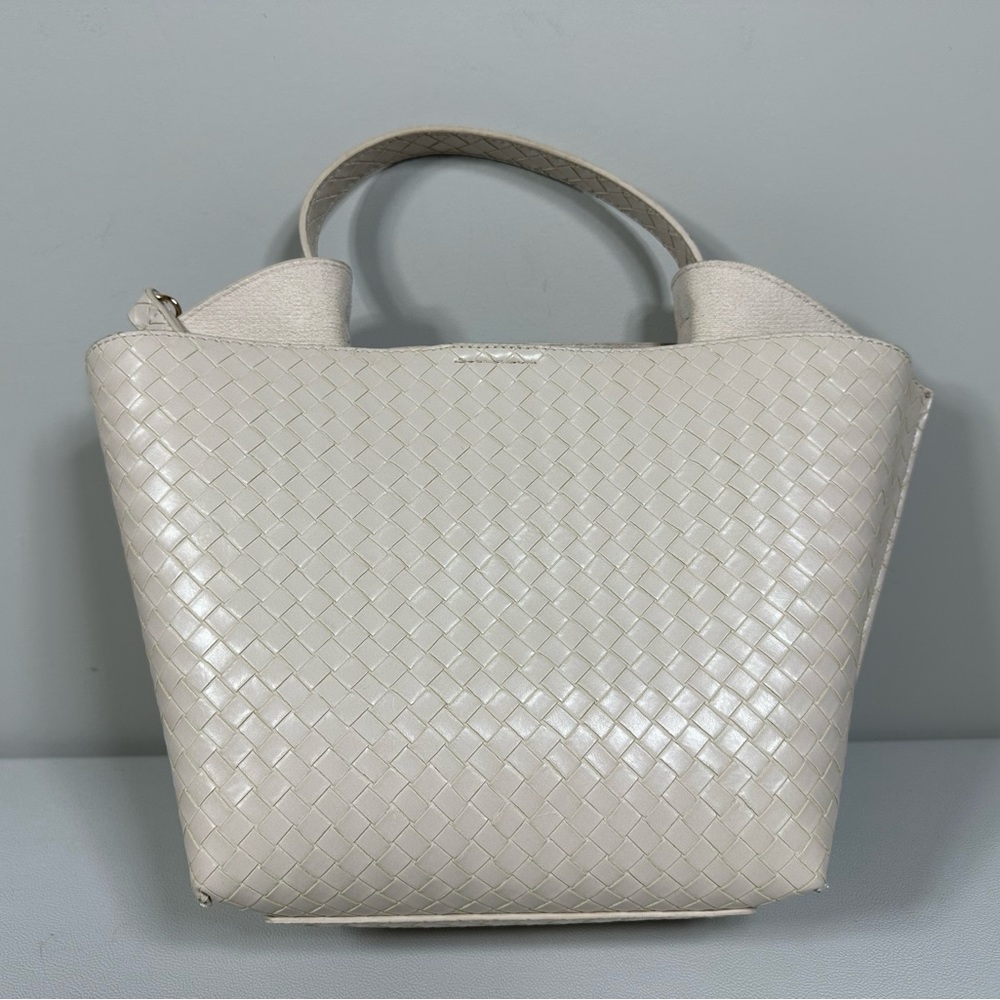 House of Harlow 1960 Terri Woven Vegan Leather Tote Bag - Picture 3 of 11